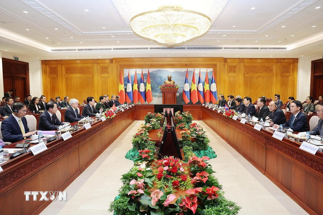 Chủ tịch nước Lương Cường hội kiến Chủ tịch Quốc hội Lào Saysomphone Phomvihane. (Ảnh: Lâm Khánh/TTXVN) Chủ tịch nước Lương Cường hội kiến Chủ tịch Quốc hội Lào Saysomphone Phomvihane. (Ảnh: Lâm Khánh/TTXVN)