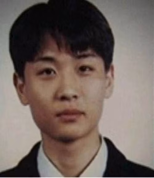 Harisu lúc còn trong hình hài đàn ông.