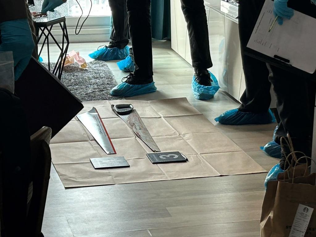 Hung khí gây án thu được tại hiện trường. Ảnh: ViralPress. Hung khí gây án thu được tại hiện trường. Ảnh: ViralPress.