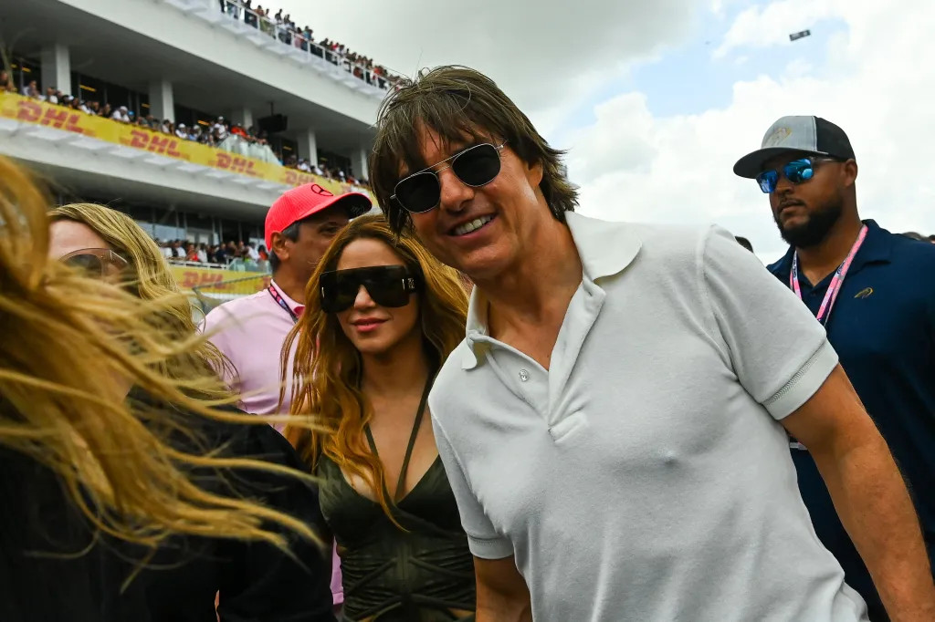 Shakira và Tom Cruise đi cùng nhau đến xem Miami Grand Prix 2023. Ảnh: Getty Images.