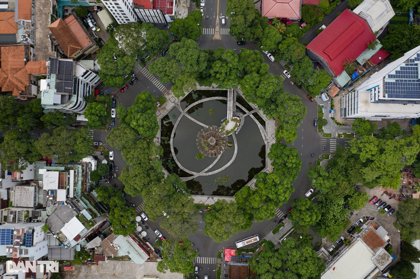 Khu vực Hồ Con Rùa (quận 3, TPHCM) rợp bóng cây xanh. Đây là địa điểm mà người dân thành phố hay đến vui chơi, dạo mát vào các ngày trong tuần. Khu vực Hồ Con Rùa (quận 3, TPHCM) rợp bóng cây xanh. Đây là địa điểm mà người dân thành phố hay đến vui chơi, dạo mát vào các ngày trong tuần.