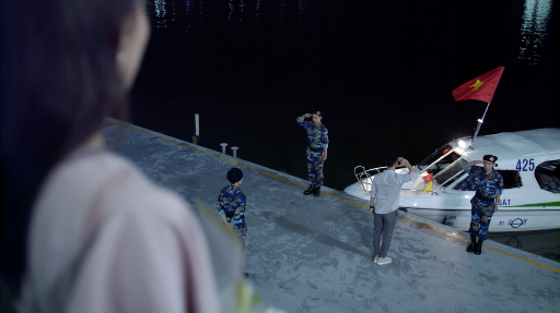 Những cảnh nào ở 'Hậu duệ mặt trời' khiến Bộ Quốc phòng yêu cầu sửa? ảnh 5