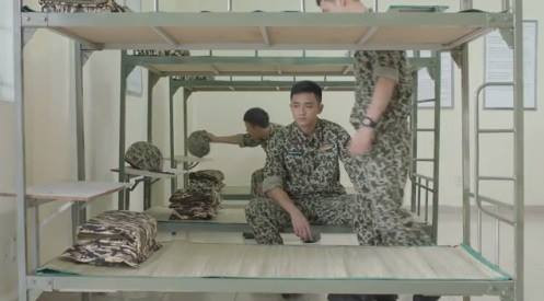 Những cảnh nào ở 'Hậu duệ mặt trời' khiến Bộ Quốc phòng yêu cầu sửa? ảnh 7