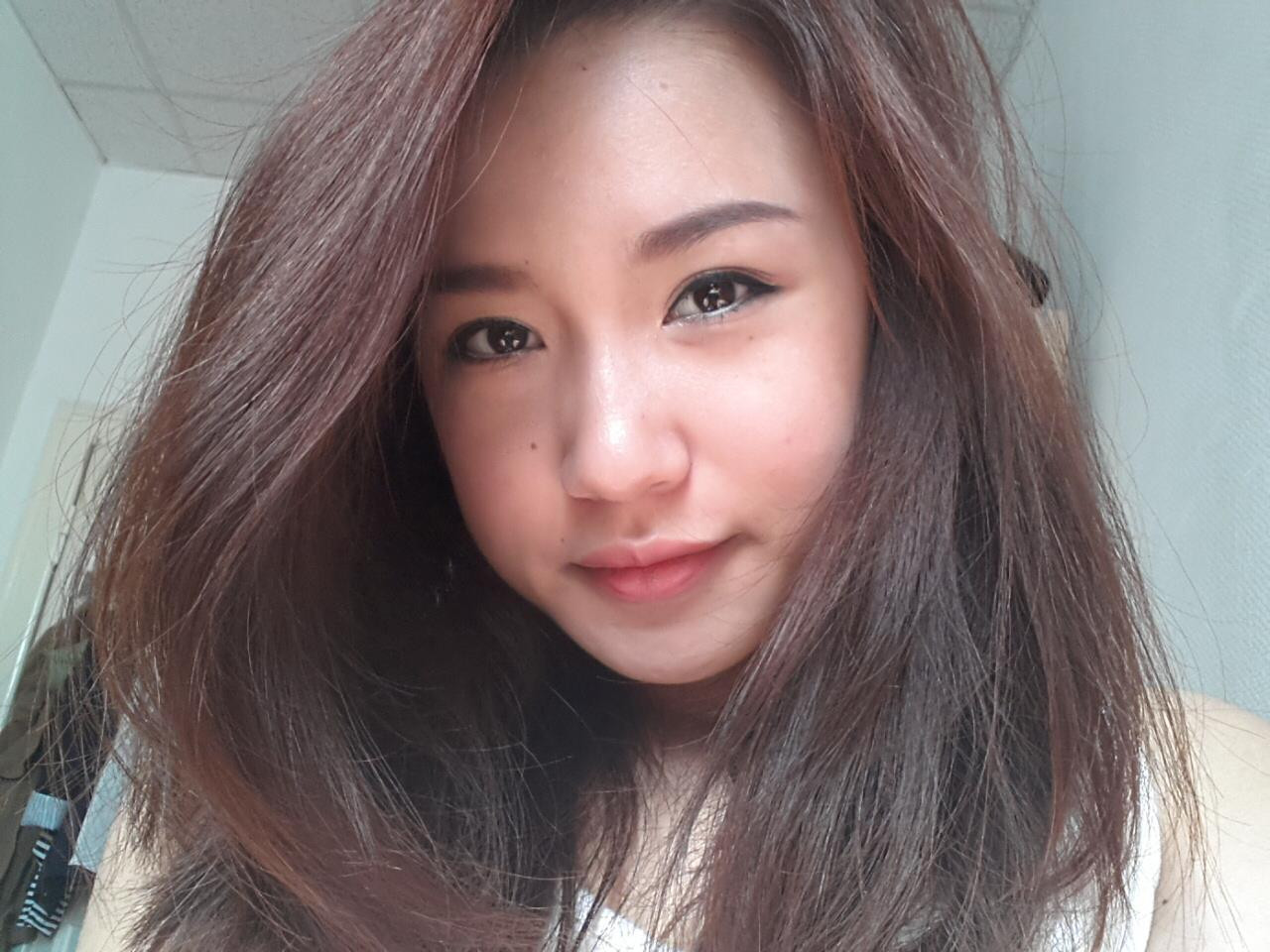 Lê Thị Phương Anh, hiện học tại trường Humboldt-Universität zu (Berlin). Phương Anh có nét hao hao Hoa hậu Thế giới Người Việt Ngô Phương Lan