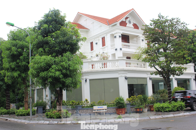 So với năm 2018, giá bán biệt thự Hà Nội đã tăng gấp đôi, giá liền kề cũng ghi nhận tăng 67%. So với năm 2018, giá bán biệt thự Hà Nội đã tăng gấp đôi, giá liền kề cũng ghi nhận tăng 67%.