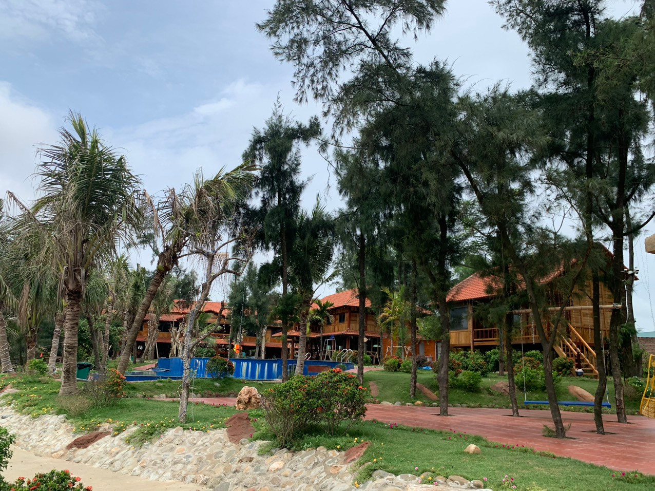 Chính quyền địa phương đã có quyết định xử phạt hành chính với vi phạm xây dựng không phép đối với cơ sở Quang Thai Homestay end Restaurant do ông Uông Mạnh Tấn làm chủ.