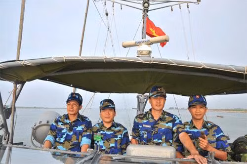 Tập thể tàu BP-290103 do Đại úy Trần Xuân Toàn làm Thuyền trưởng luôn vững vàng tay lái, vượt qua sóng to gió lớn, hoàn thành xuất sắc nhiệm vụ được giao