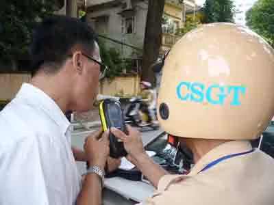 Theo ông Tuyên, đã uống rượu bia thì không lái xe, nếu vẫn cố tình thì CSGT xử lý nghiêm. Ảnh: Trọng Đảng