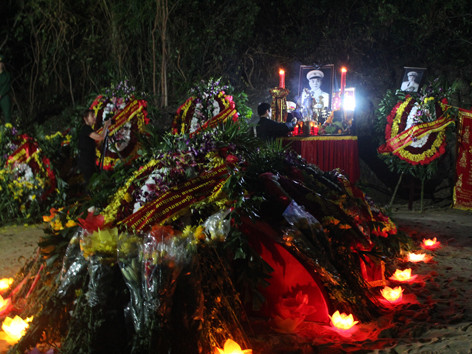 Đêm đầu tiên an lành Đại tướng về đất Mẹ. Đêm đầu tiên an lành Đại tướng về đất Mẹ