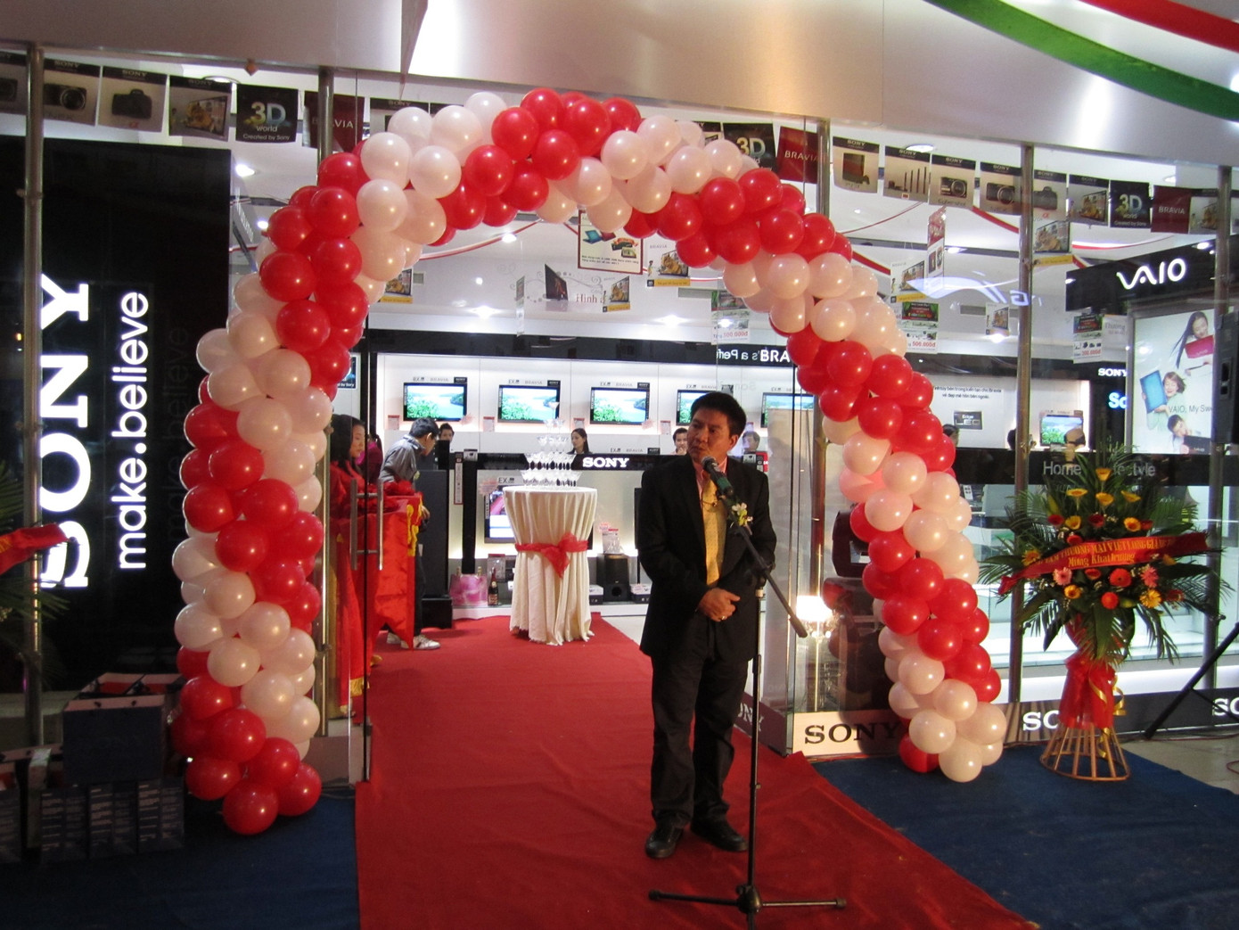 Ông Phí Đức Lực phát biểu buổi lễ. Ảnh: Việt Long