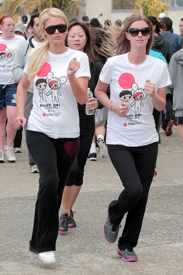 Paris và Nicky Hilton rất nhiệt tình tham gia chạy bộ