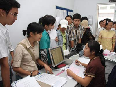 Sinh viên nộp học phí