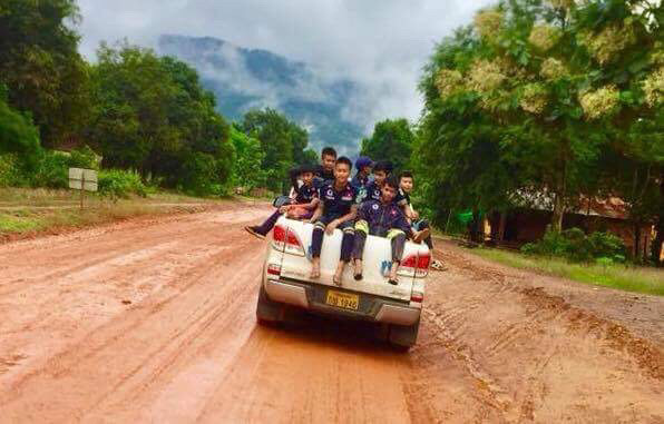 Xe cứu trợ tấp nập đến Lào chung tay khắc phục thảm họa vỡ đập ảnh 1