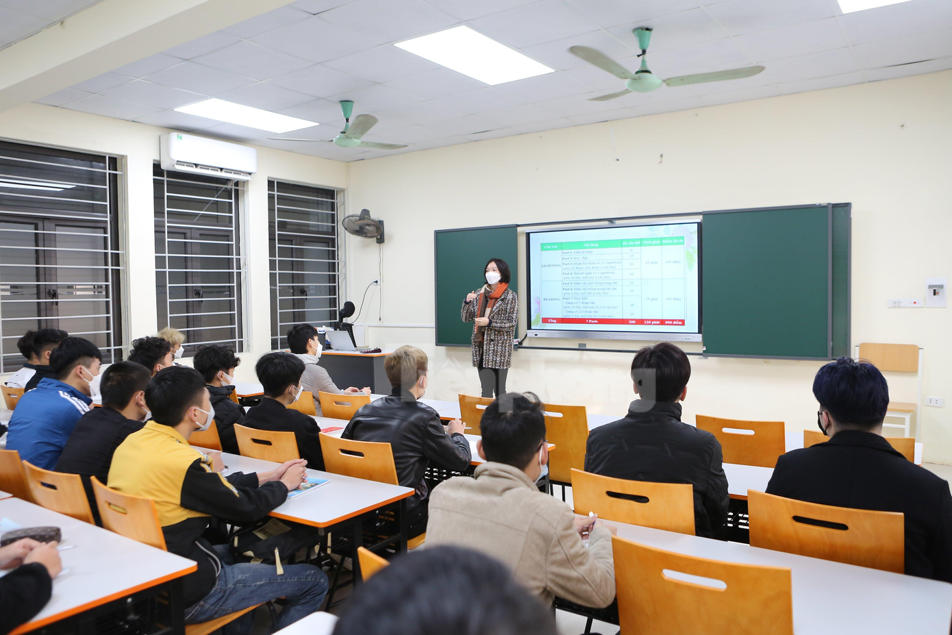 Tiết học trực tiếp đầu tiên của sinh viên năm thứ nhất trường ĐH Công nghệ Giao thông Vận tải. Tiết học trực tiếp đầu tiên của sinh viên năm thứ nhất trường ĐH Công nghệ Giao thông Vận tải.