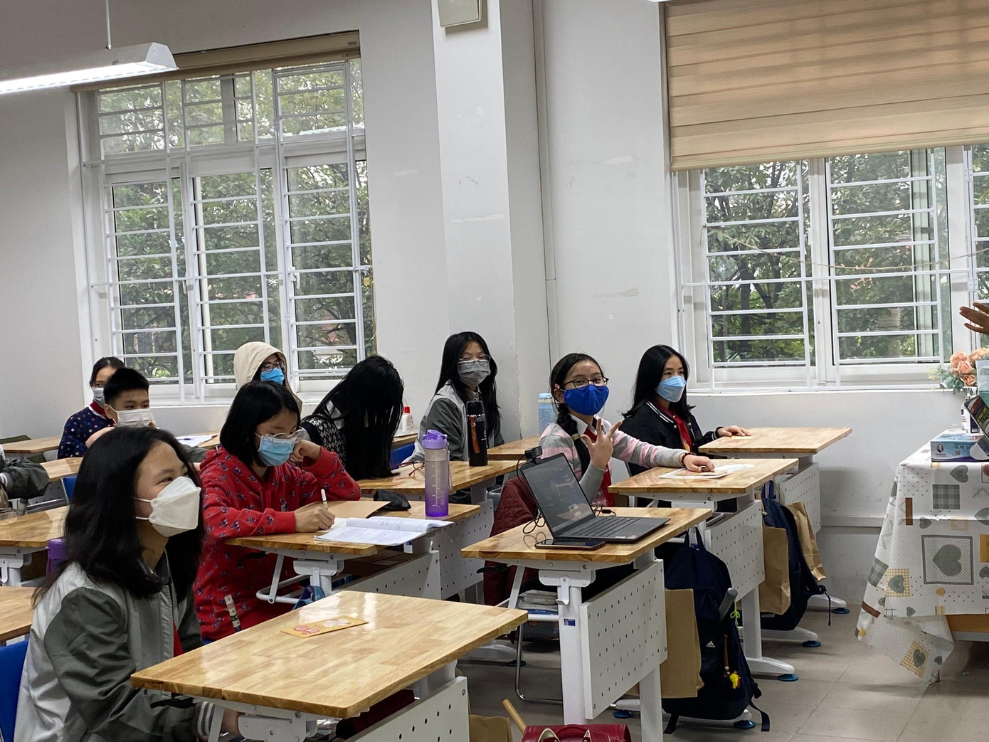 Học sinh trường THCS Ngoại ngữ trong giờ học. Ảnh: UMS Học sinh trường THCS Ngoại ngữ trong giờ học. Ảnh: UMS