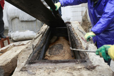 Một trong số quan tài đó có thi thể được ướp của một người phụ nữ. Một trong số quan tài đó có thi thể được ướp của một người phụ nữ