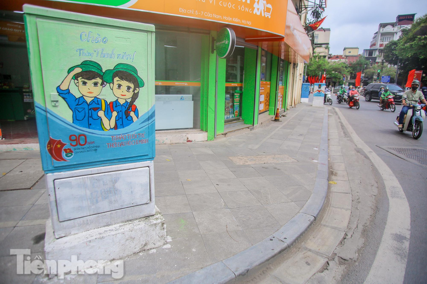 Tủ điện ngầm gọn gàng, đẹp mỹ quan sau khi được chỉnh trang, lát đá vỉa hè xung quanh.