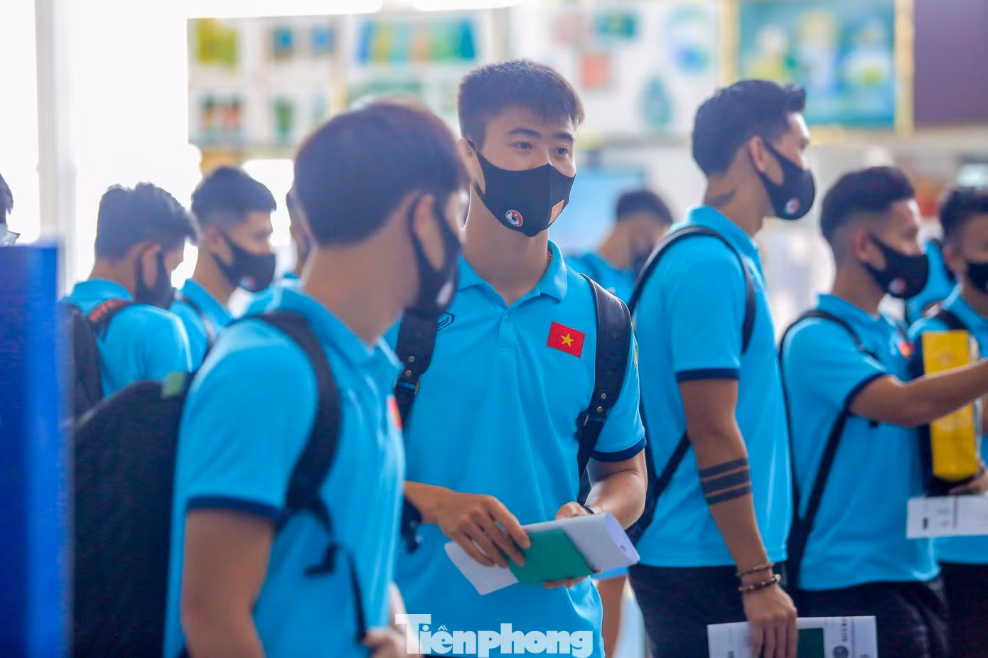 Liên quan các qui định về phòng, chống dịch COVID-19, hôm qua (24/5), toàn đội đã thực hiện lấy mẫu xét nghiệm RT-PCR để đảm bảo có chứng nhận âm tính với SARS-CoV-2 trước khi di chuyển sang UAE.