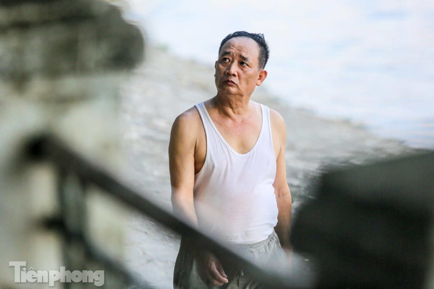 Điều đáng nói là nhiều người đến nơi công cộng vẫn thờ ơ với việc đeo khẩu trang.