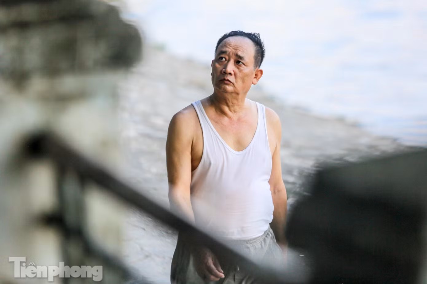 Điều đáng nói là nhiều người đến nơi công cộng vẫn thờ ơ với việc đeo khẩu trang.