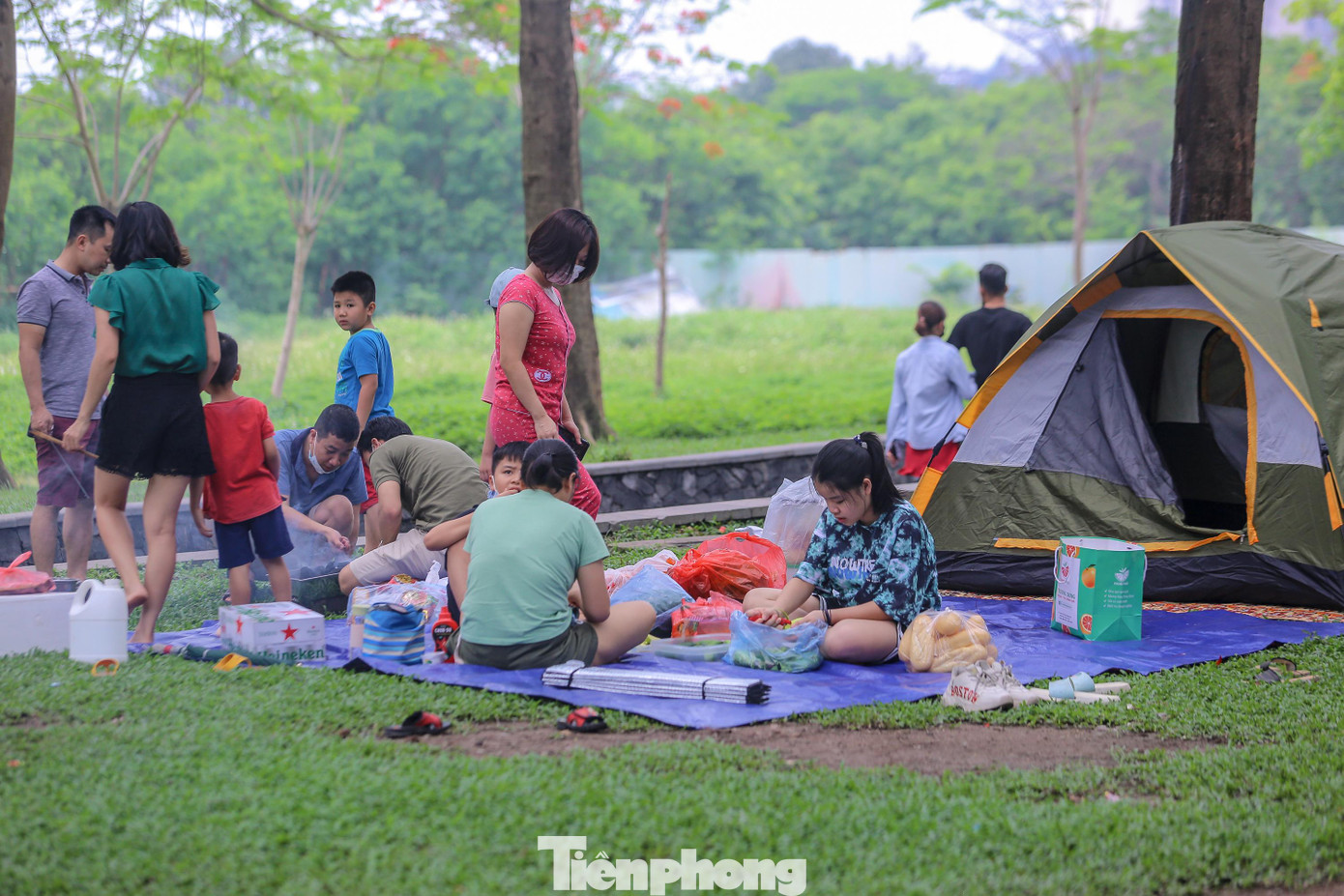 Hiếm thấy người đeo khẩu trang khi cắm trại tại đây.