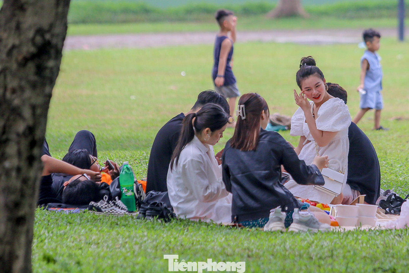 Khá đông thành phần là các bạn trẻ đến đây.