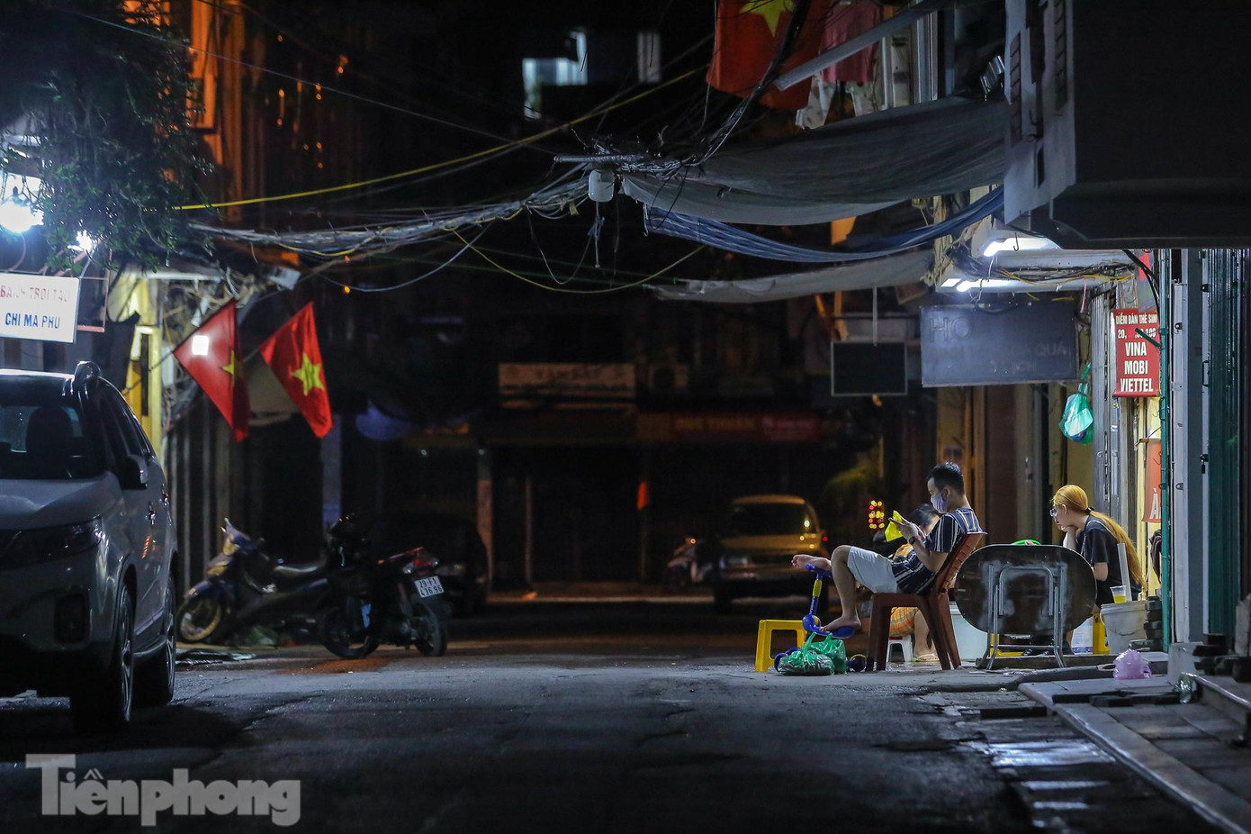 Một quán ăn hiếm bán muộn trong khu vực trung tâm. Một quán ăn hiếm bán muộn trong khu vực trung tâm.