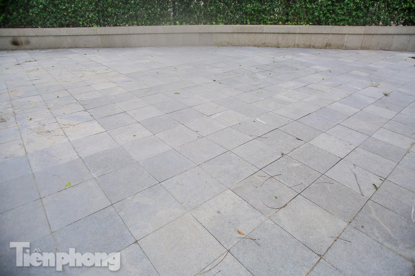 Vỉa hè trên tuyến phố Hai Bà Trưng.