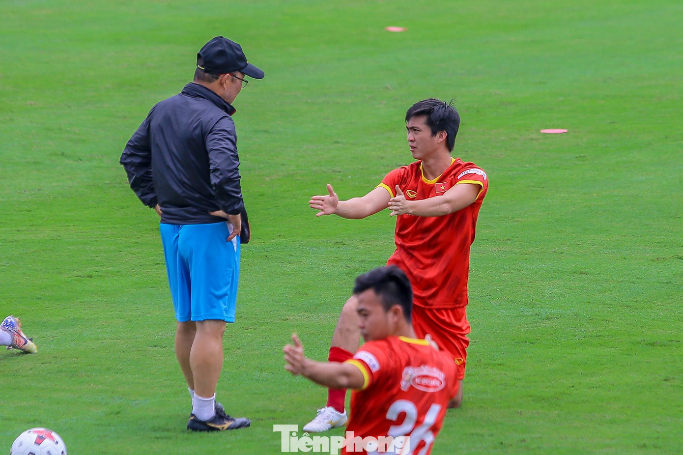 Tuấn Anh liên tục được thăm hỏi.