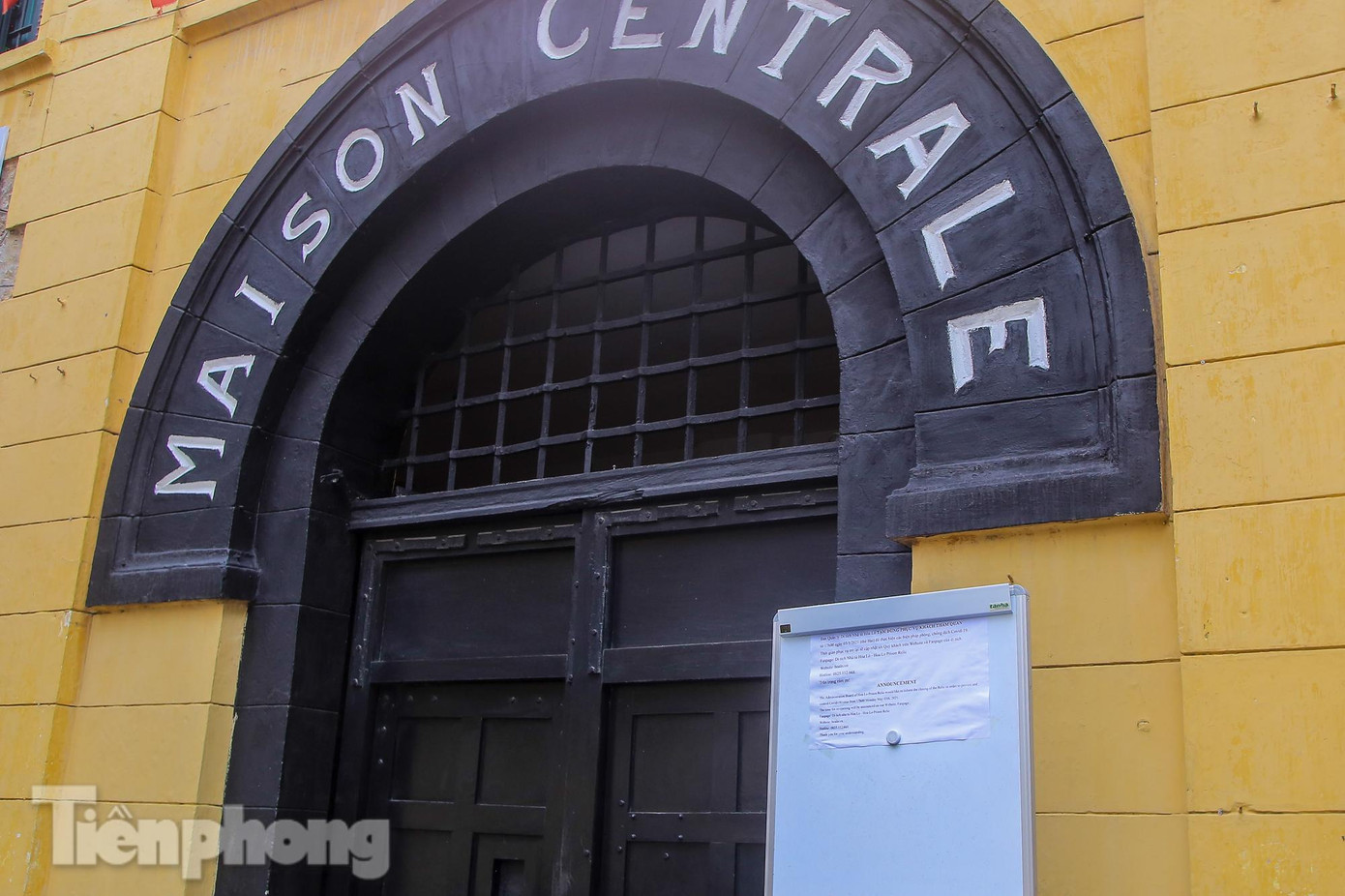 Hỏa Lò im lìm khi có "lệnh" tạm dừng hoạt động để chống dịch Hỏa Lò im lìm khi có "lệnh" tạm dừng hoạt động để chống dịch