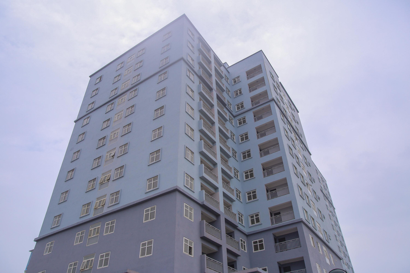 Không chỉ riêng ba khối tòa chung cư ở Tân Mai mà còn nhiều khu tái định cư lại đang rơi vào cảnh xây xong người dân không đến nhận nhà, không về ở khiến công trình xuống cấp, gây lãng phí.