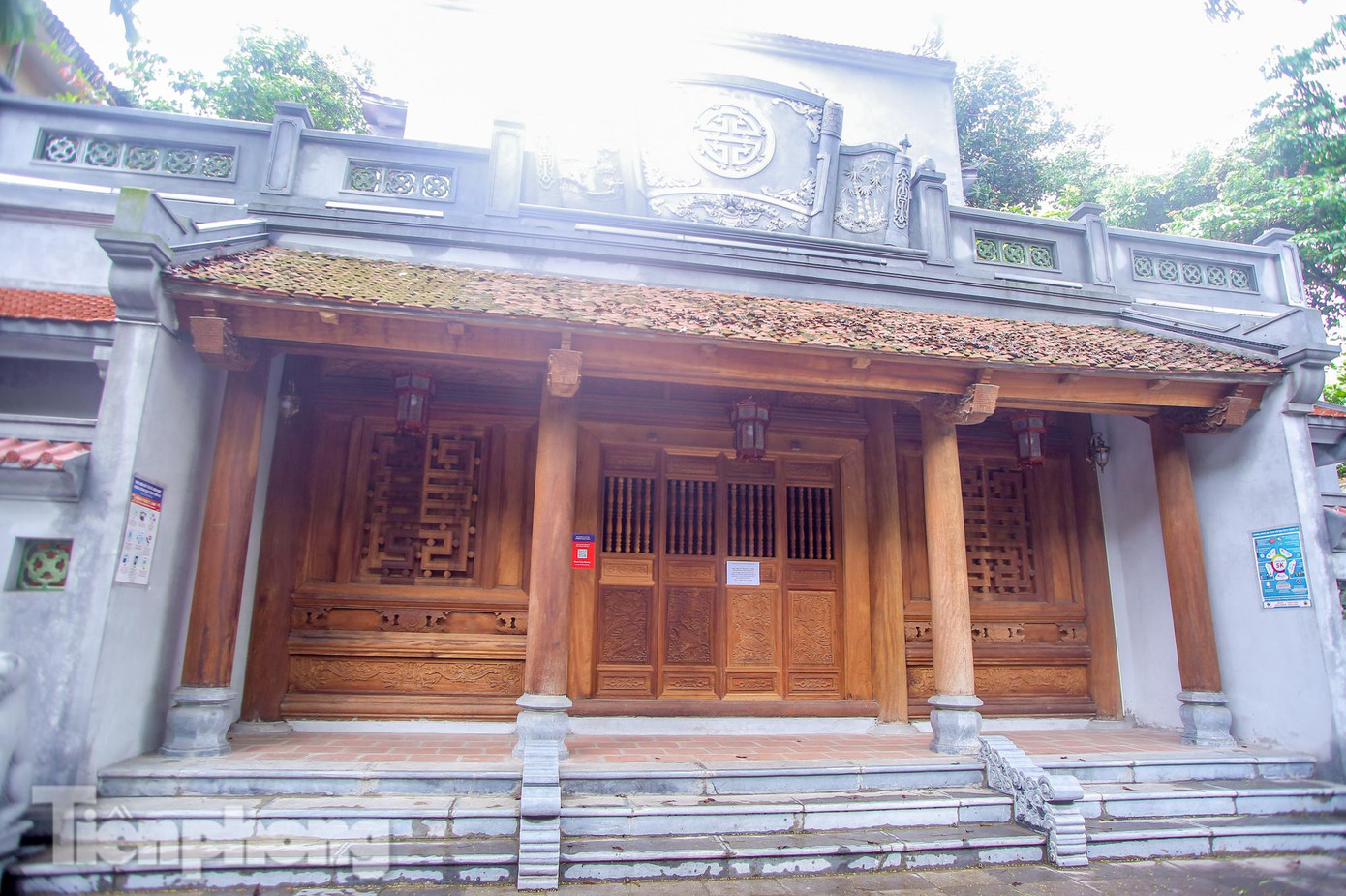 Đình Nam Hương trên phố Hàng Trống. Đình Nam Hương trên phố Hàng Trống.