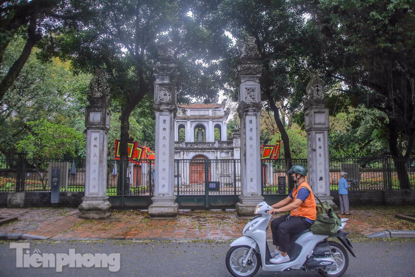 Từ 17h ngày 3/5, Hà Nội tạm dừng mở cửa đón khách tại các khu di tích, cơ sở tôn giáo. .