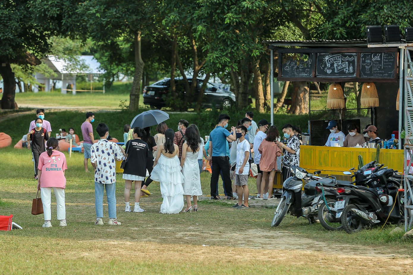 Thành phần đến đây chủ yếu là các bạn trẻ. Thành phần đến đây chủ yếu là các bạn trẻ.