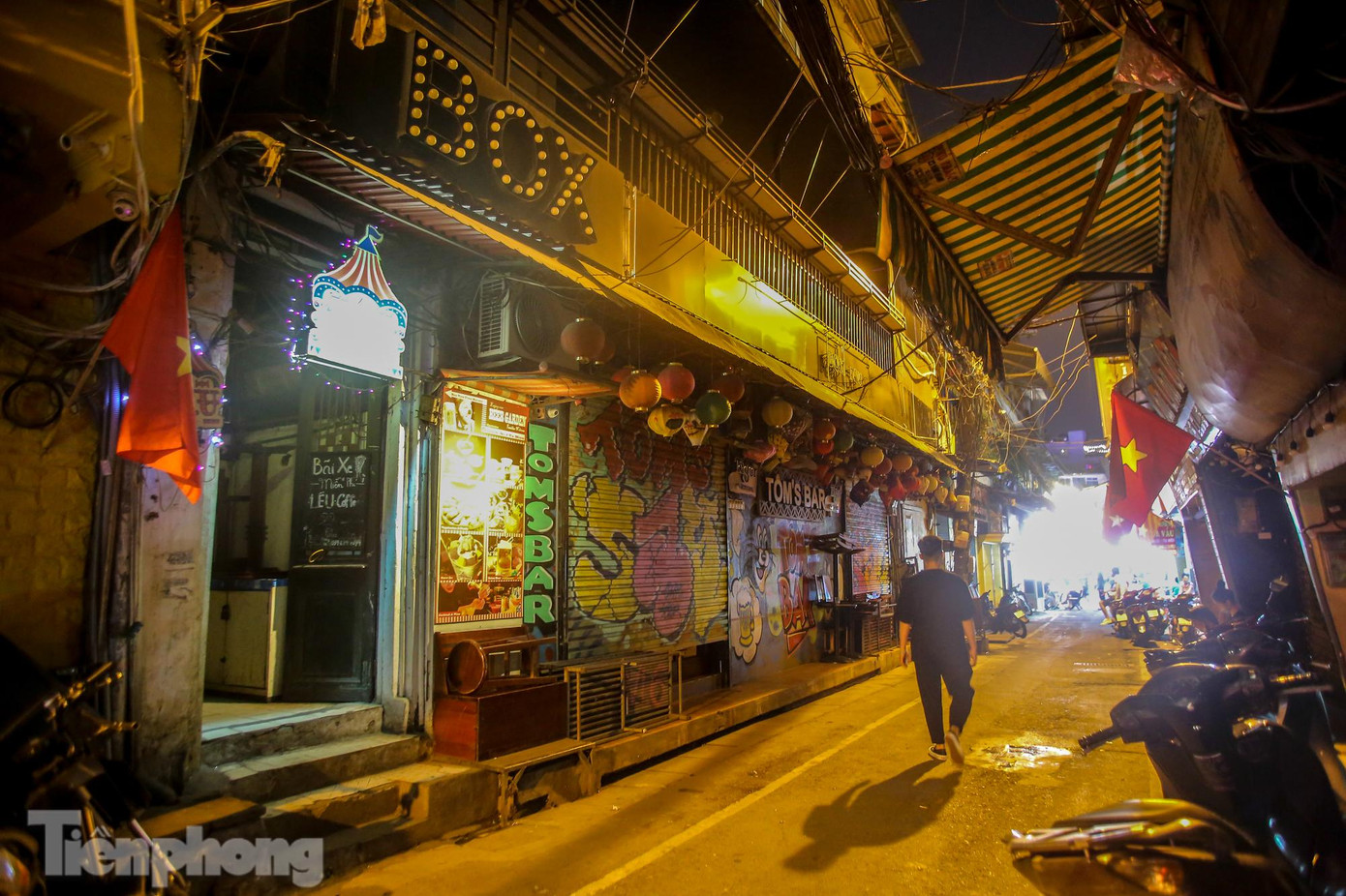 Phố Tạ Hiện, con phố nhộn nhịp về đêm cũng chịu cảnh tương tự khi các quán bar, club dừng hoạt động.