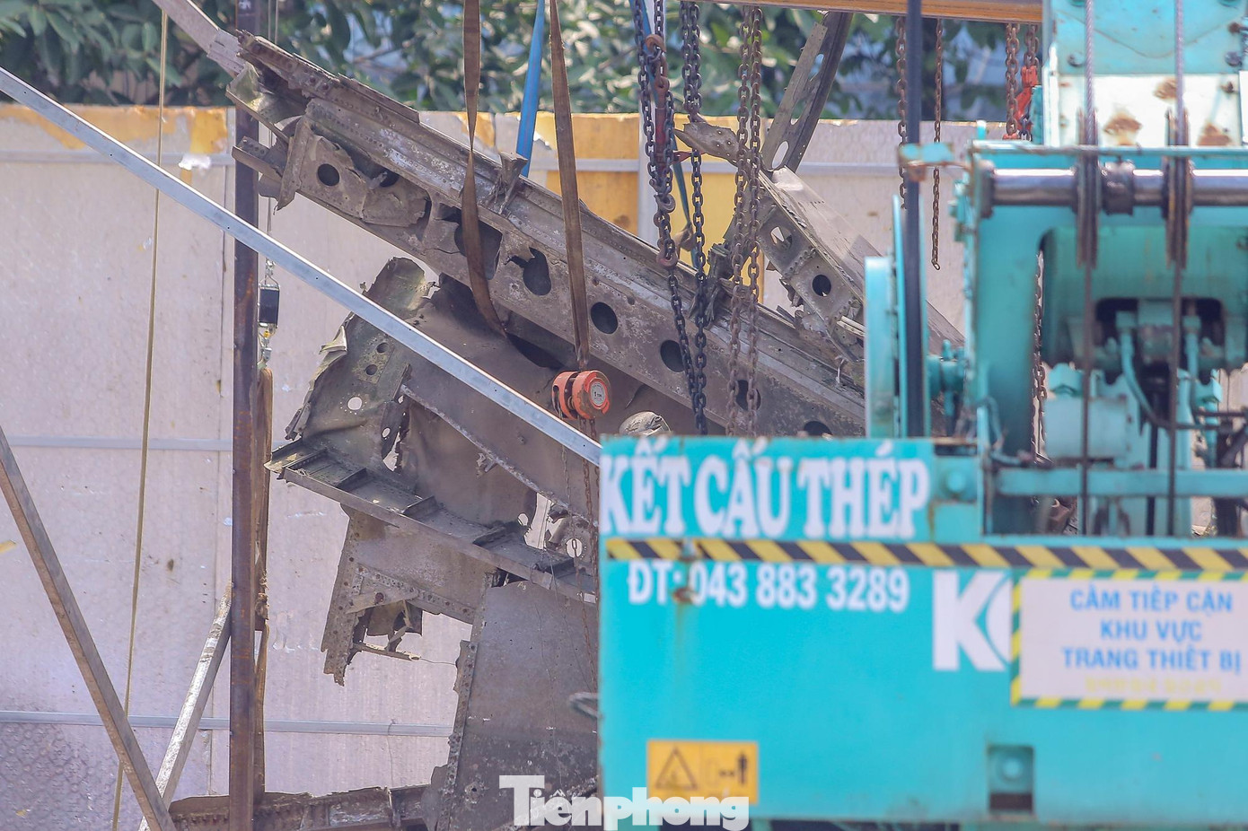 Chi tiết trên xác máy bay B52.