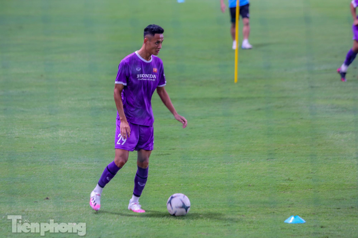 Do U22 Việt Nam tập trung cùng đợt với tuyển quốc gia nên HLV Park Hang Seo không trực tiếp dẫn dắt, trợ lý Kim Han-yoon được giao nhiệm vụ này.