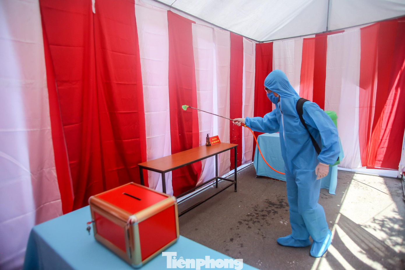 Khu vực này được phun khử khuẩn kỹ càng.