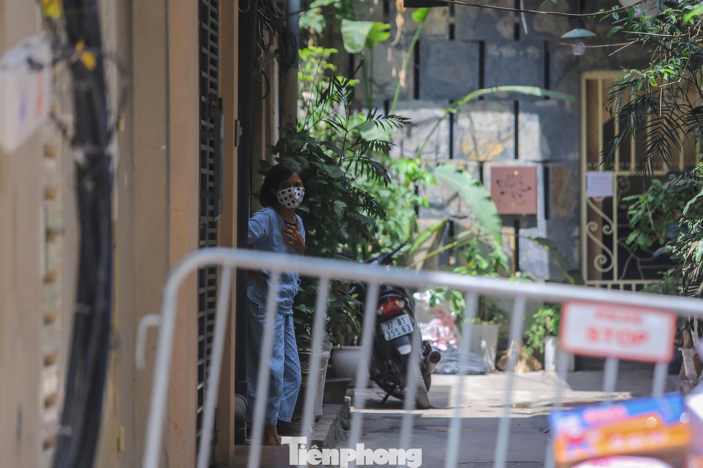 Ngày 2/5, bệnh nhân được lấy mẫu xét nghiệm có kết quả dương tính, kết quả xét nghiệm do Bệnh viện Bệnh Nhiệt đới Trung ương thực hiện. Hiện bệnh nhân không có triệu chứng bệnh và đang được điều trị, cách ly tại Bệnh viện Nhiệt đới Trung ương Cơ sở Kim Chung, Đông Anh.