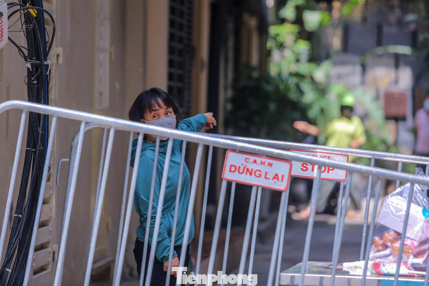 Trước đó, con ngõ 94 Bùi Thị Xuân đã được khử khuẩn toàn bộ.