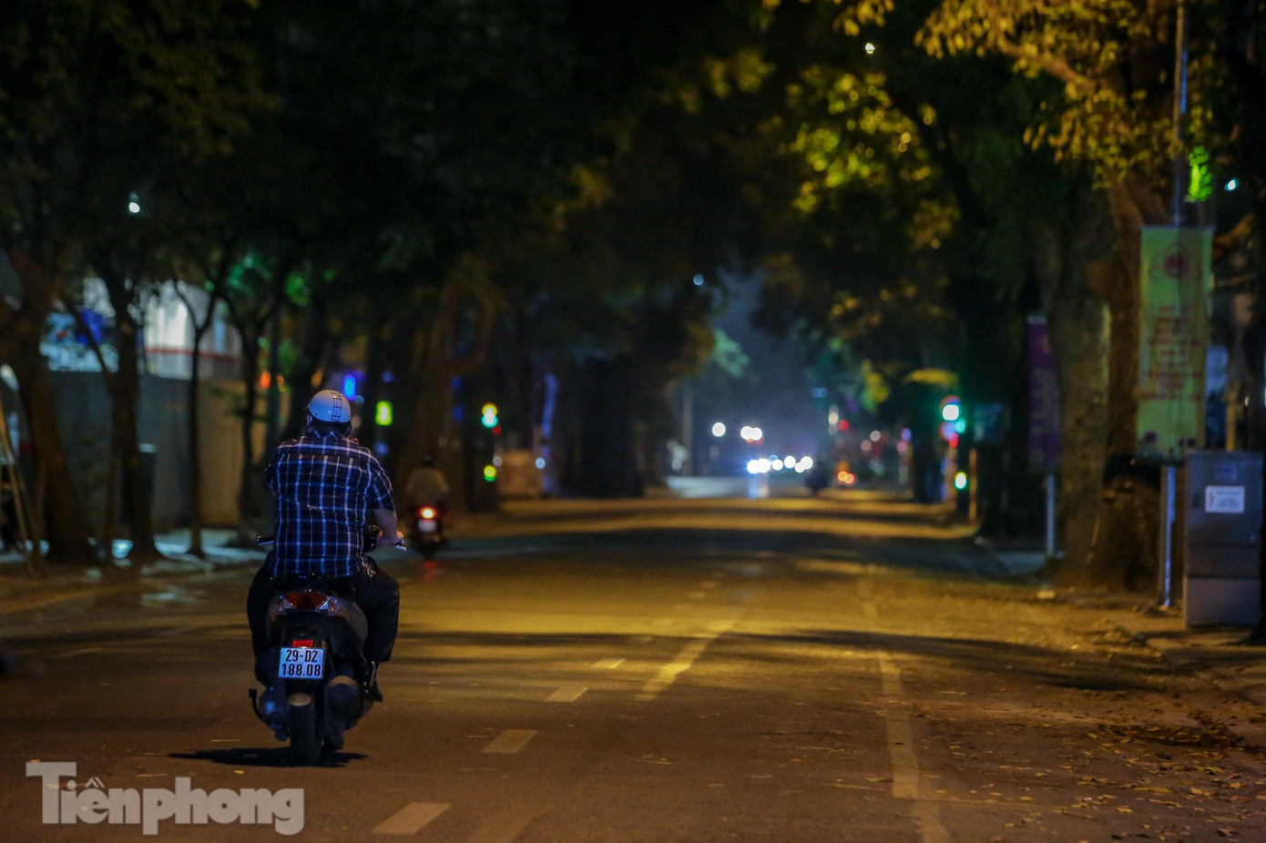 Khung cảnh cứ ngỡ 2-3h sáng. Khung cảnh cứ ngỡ 2-3h sáng.