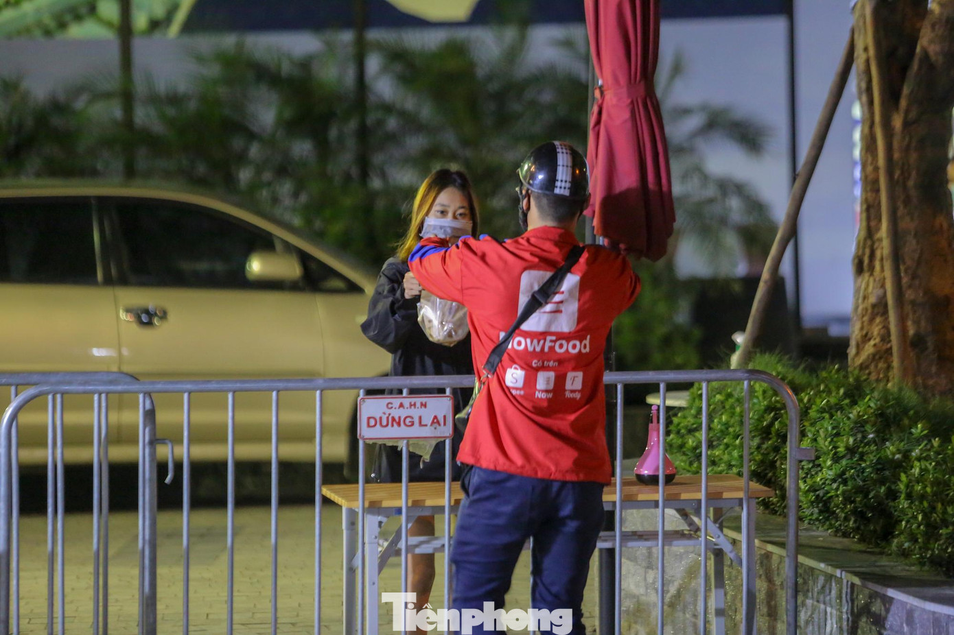 Không được ra ngoài, nhiều người mua đồ ăn trực tuyến