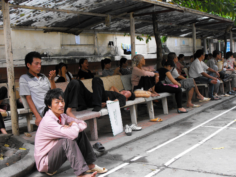 Viện phí sẽ được điều chỉnh tăng thêm nhưng cơ sở vật chất, dịch vụ y tế cũng phải đáp ứng tốt hơn nhu cầu khám chữa bệnh của nhân dân. Viện phí sẽ được điều chỉnh tăng thêm nhưng cơ sở vật chất, dịch vụ y tế cũng phải đáp ứng tốt hơn nhu cầu khám chữa bệnh của nhân dân