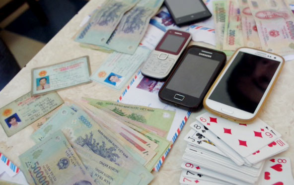 Bắt 4 cán bộ, công chức Hải Phòng đánh bạc tại Hà Tĩnh ảnh 1