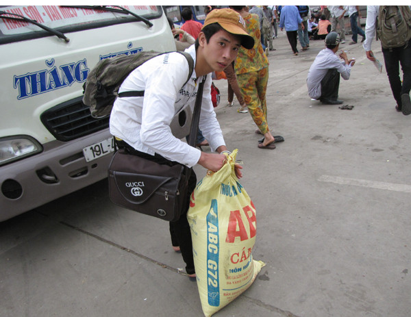 Sĩ tử Hà, quê ở Thái Bình mang cả bao gạo đi thi vào đại học Xây dựng