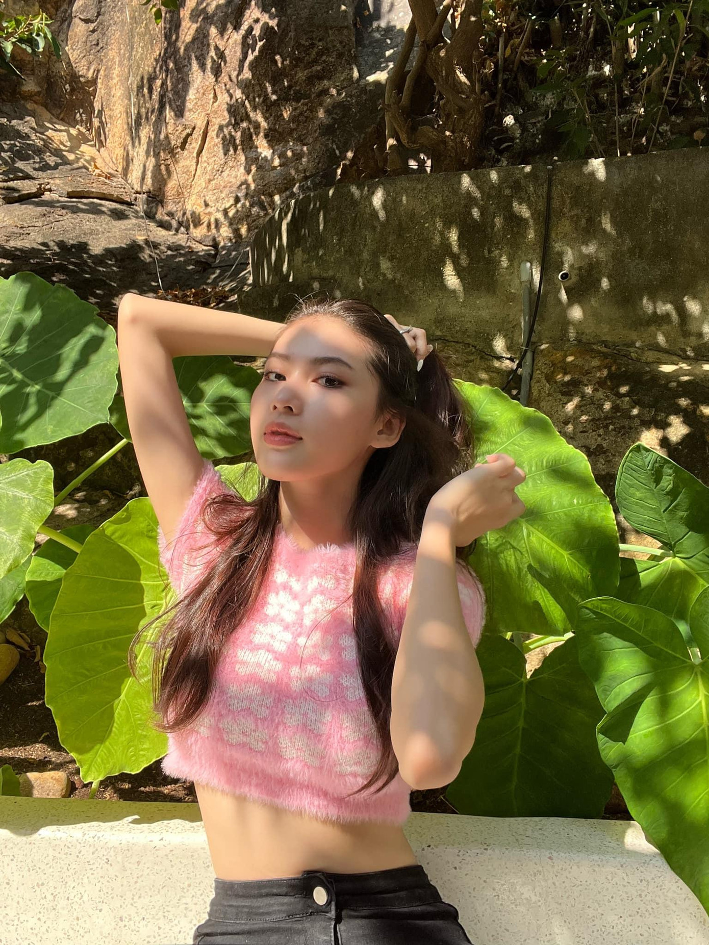 Ngọc Thảo cũng sở hữu mặt mộc xinh đẹp và làn da trắng ngần không tì vết.