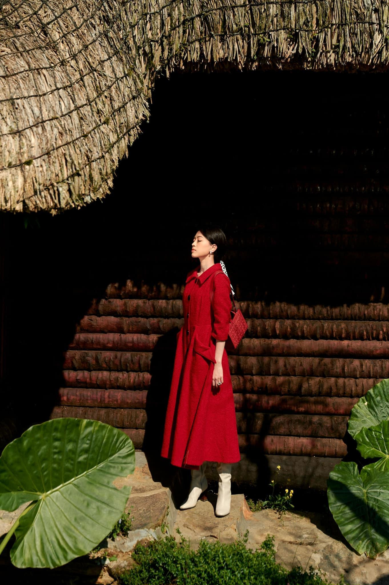 Á hậu Việt Nam 2018 cực kỳ ấn tượng trong những shoot hình nghệ thuật.