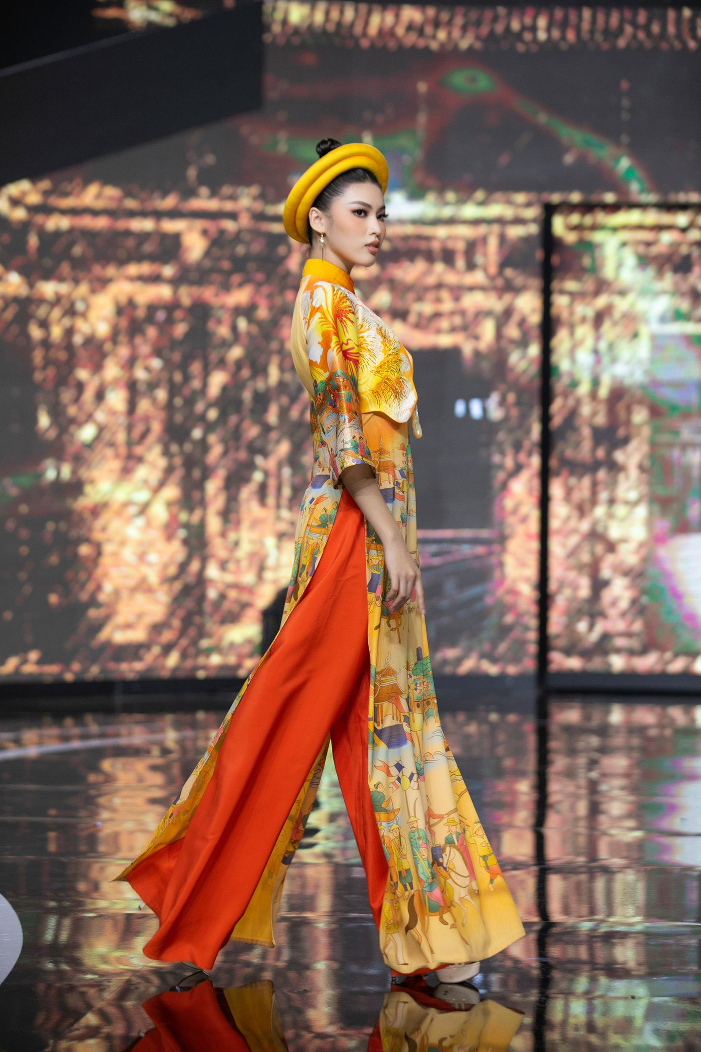 Á hậu Ngọc Thảo với vẻ đẹp hiện đại, cá tính khi trình diễn áo dài. Á hậu Ngọc Thảo với vẻ đẹp hiện đại, cá tính khi trình diễn áo dài.