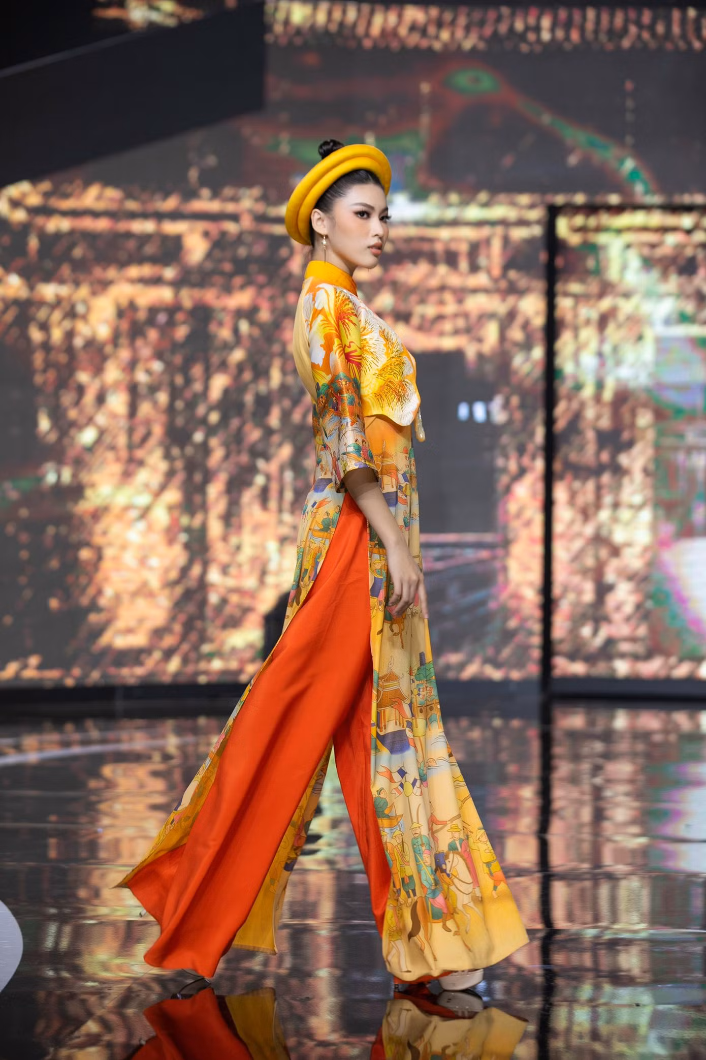 Á hậu Ngọc Thảo với vẻ đẹp hiện đại, cá tính khi trình diễn áo dài. Á hậu Ngọc Thảo với vẻ đẹp hiện đại, cá tính khi trình diễn áo dài.