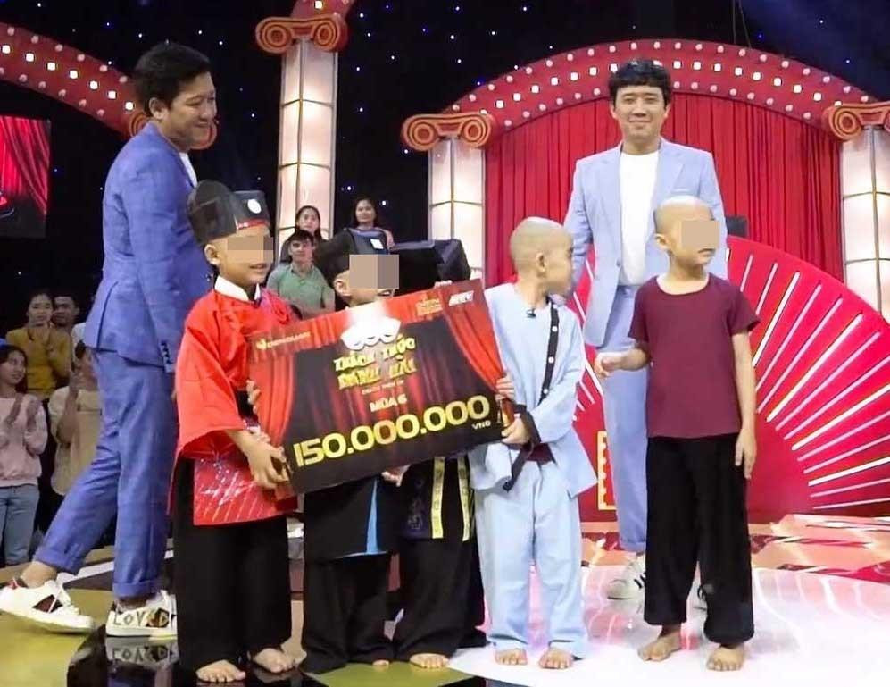 Những đứa trẻ được giới thiệu là... mồ côi khi tham gia Game show "Thách thức danh hài" đã được cộng đồng yêu mến vì tài năng